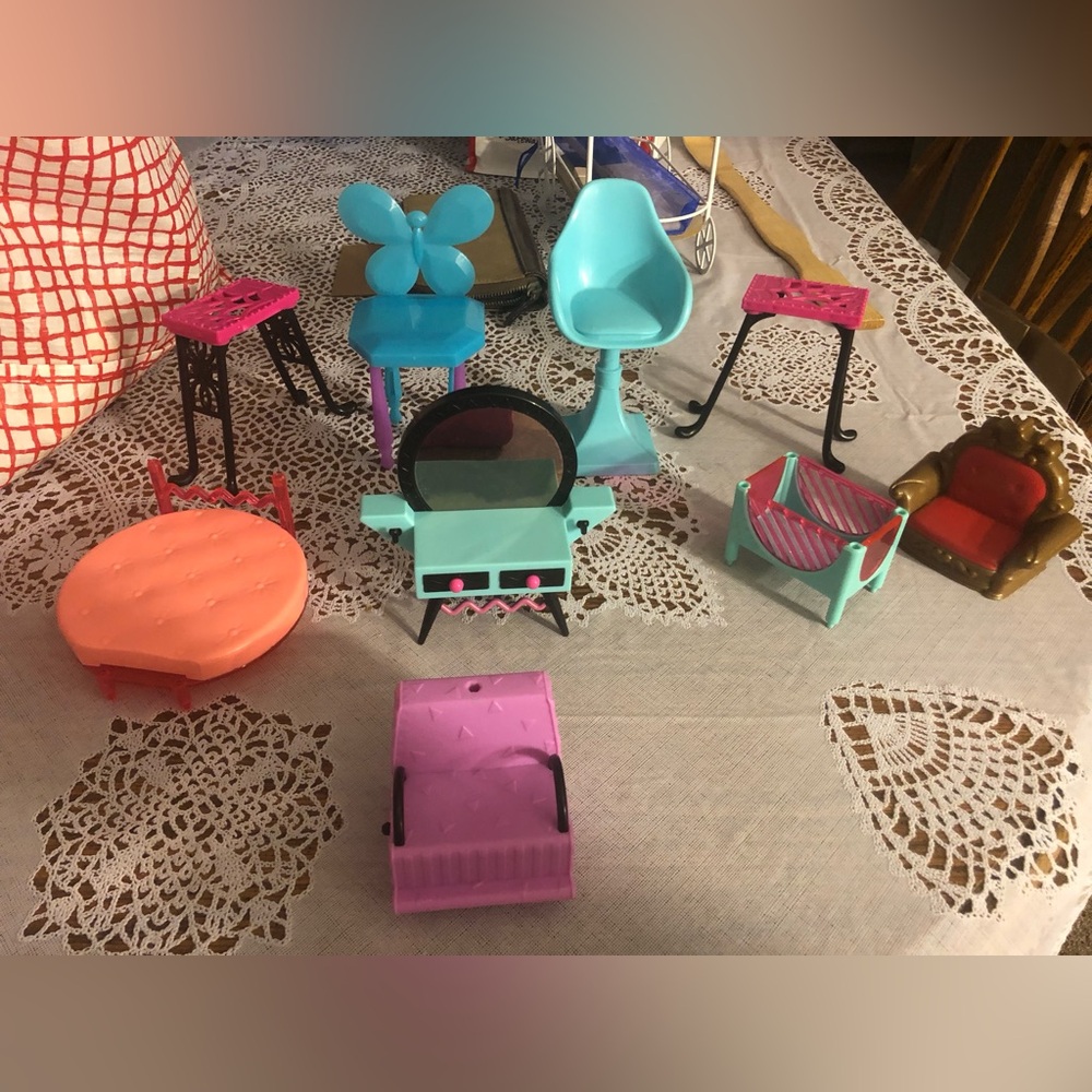 Dollhouse Assorted 9 Pc Lot Furniture